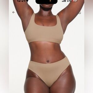 NWT Skims Signature Swim tank bikini top